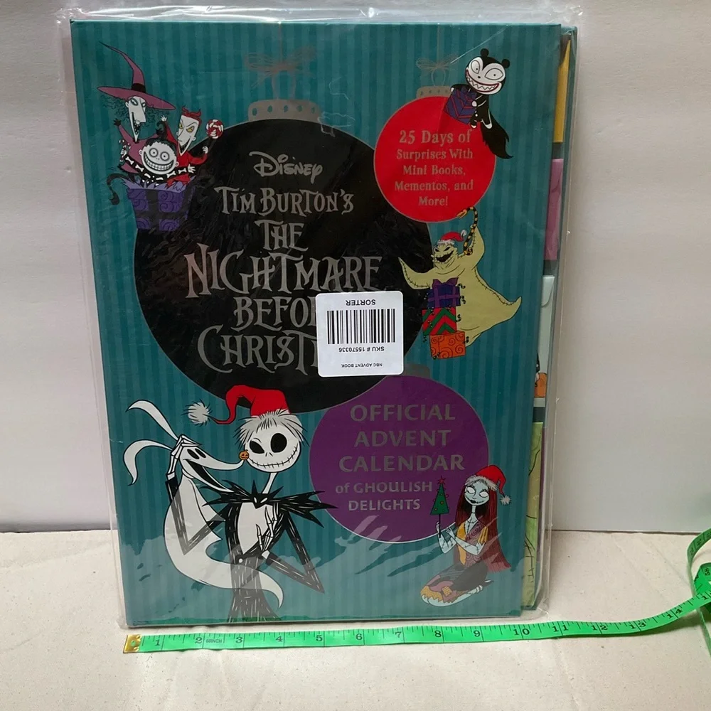 Nightmare Before Christmas: Advent Calendar: Ghoulish Delights & Binder